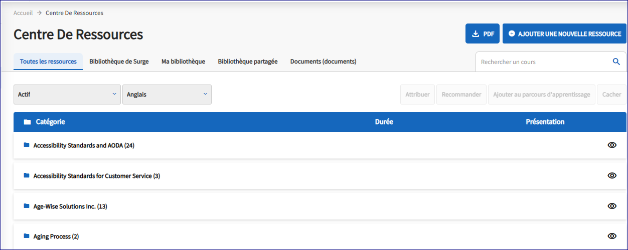 La page Centre de ressources s'affiche. Sur la page Centre de ressources, vous avez la possibilité de sélectionner Toutes les ressources, Bibliothèque Surge, Ma bibliothèque, Bibliothèque partagée et Gestionnaire de documents. 

En bleu foncé, il y a 2 onglets, l'un appelé PDF et l'autre appelé Ajouter une nouvelle ressource.  Il existe une option de recherche de cours. 
Il existe 2 options d'onglet pour afficher les cours actifs ou les cours inactifs et le 2ème onglet pour afficher les cours d'anglais ou de français.
Dans les onglets estompés, il y a la possibilité d'attribuer, recommandé, Ajouter au parcours d'apprentissage et Masquer.
