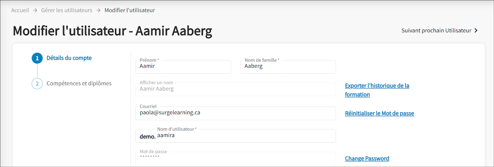 La page de modification de l'utilisateur pour l'employé s'affiche.  La page comprend les détails de l'employé.  Le nom d'utilisateur, l'e-mail, le nom d'utilisateur sont inclus et les options d'édition sont colorées en police bleue.